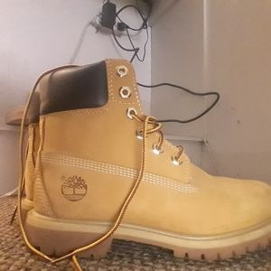 BRAND NEW TAN TIMBERLAND BOOTS